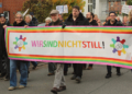 ‚Wir sind nicht still!‘ – Rund 500 Menschen setzen Zeichen für Demokratie in Mölln