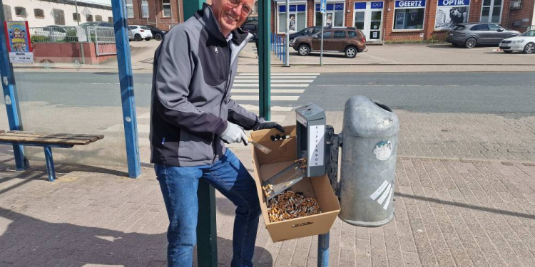 Kippenboxen in Mölln: Fast 28.000 Zigarettenkippen fachgerecht entsorgt – über 34.000 gesammelt