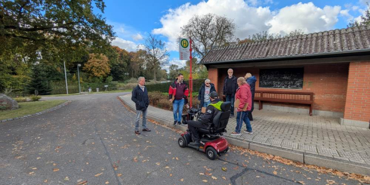 Inklusionsbeirat der Stadt Ratzeburg und des Amtes Lauenburgische Seen testet Barrierefreiheit