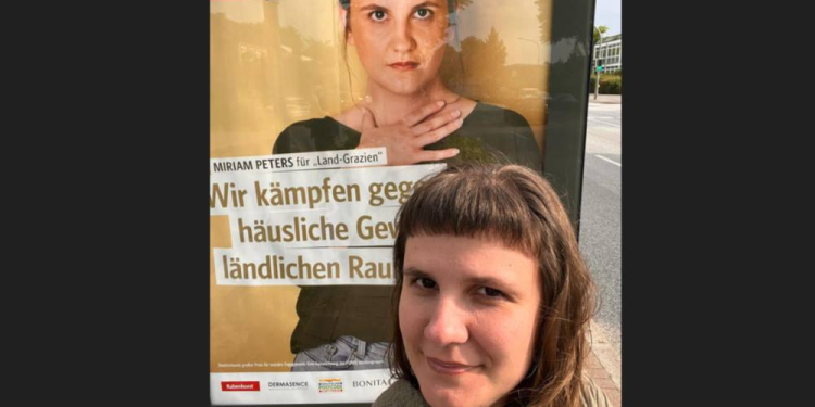 Miriam Peters erhält die Auszeichnung ‚Goldene Bild der Frau‘