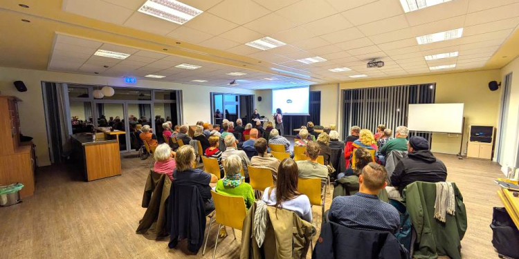 Journalistin Andrea Röpke warnt eindringlich vor Rechtsextremismus im ländlichen Raum