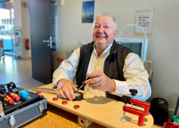 Kinderspielzeug reparieren, Fahrradwerkstatt und Solar-Café in Lauenburg 