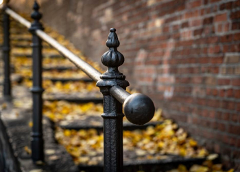 Das historische Treppengeländer von St. Nicolai ist wieder da