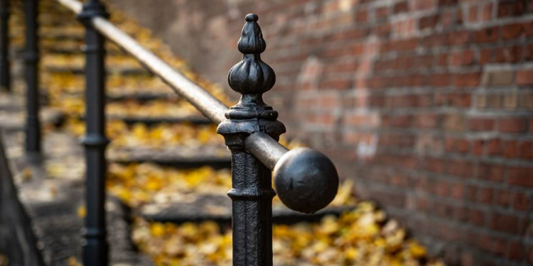 Das historische Treppengeländer von St. Nicolai ist wieder da