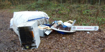 Illegale Abfallentsorgung nahe Pinnsee – Polizei sucht Zeugen