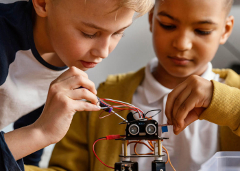 Gefährliche Knopfzellen in Lichterketten und Kinderspielzeug