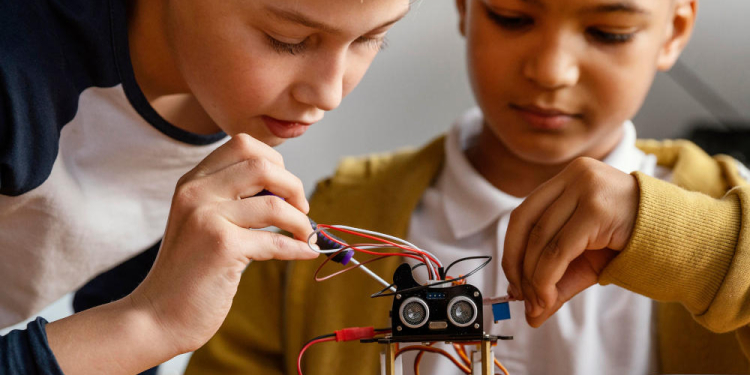 Gefährliche Knopfzellen in Lichterketten und Kinderspielzeug