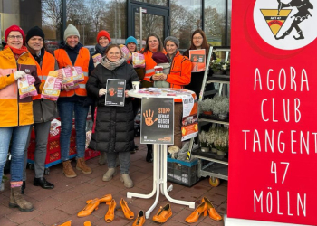 Brötchentütenaktion und orangefarbene Bank setzen Zeichen gegen Gewalt an Frauen