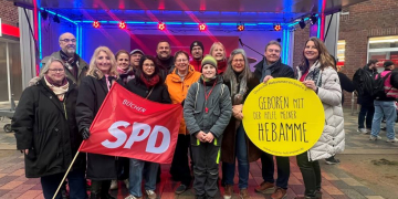 SPD-Herzogtum Lauenburg demonstriert geschlossen für Erhalt und die Rekommunalisierung des Krankenhauses