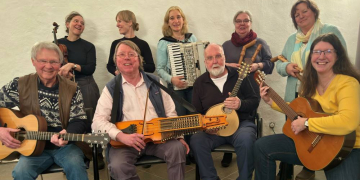 Weihnachtskonzert mit Lorenz Stellmacher, Möllner Folkband und lebendigen Adventskalender