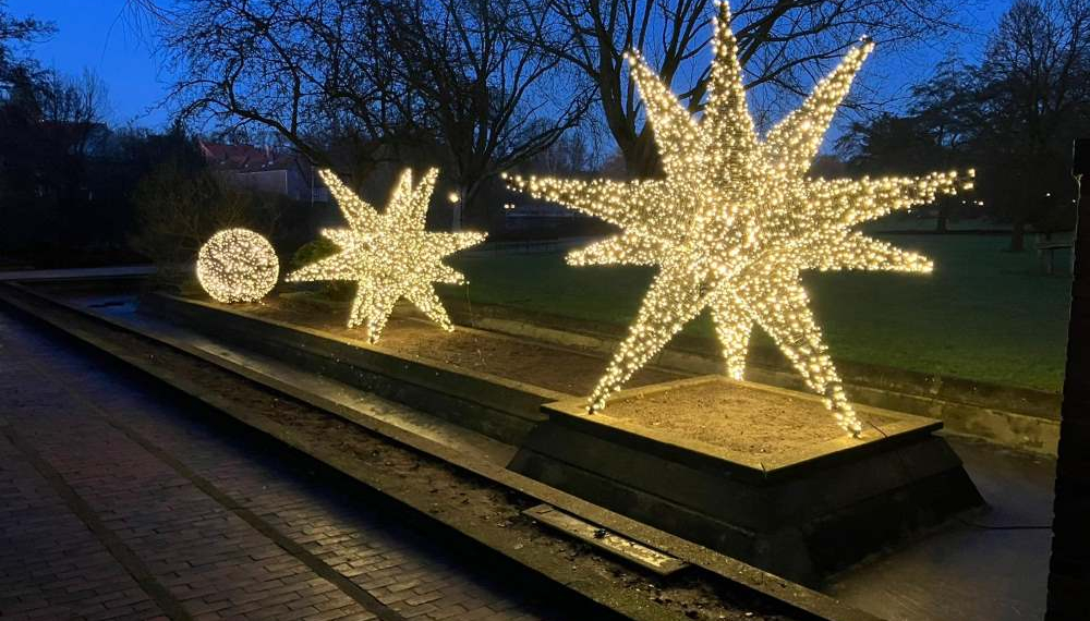 Festliche Stimmung in Mölln: Neue Winterbeleuchtung setzt leuchtende Akzente