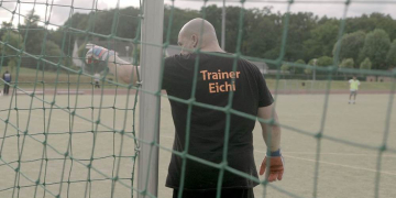  Dokumentation in Kino: ‚Im Osten was Neues‘