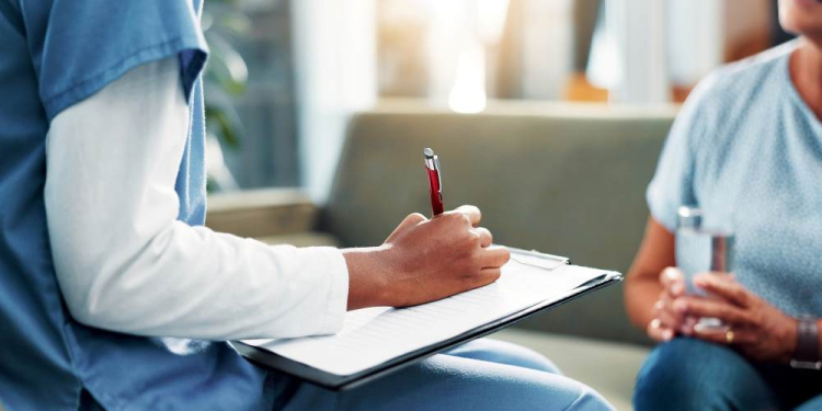 Verpflichtende Beratungsbesuche für rund 6.100 Pflegegeldbeziehende