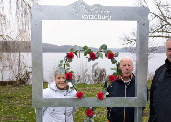 Ratzeburger Ehepaar spendet öffentliches Fotofenster im Kurpark