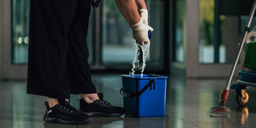 640 Reinigungskräfte im Herzogtum Lauenburg arbeiten in 49 Unternehmen