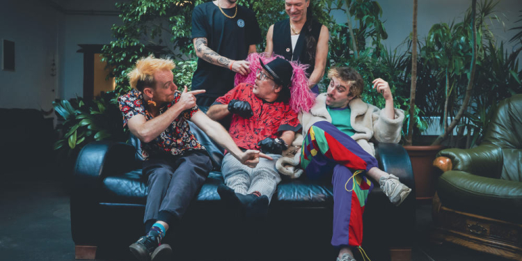 Malaka Hostel bringen „Brucca Beat“ live nach Lübeck