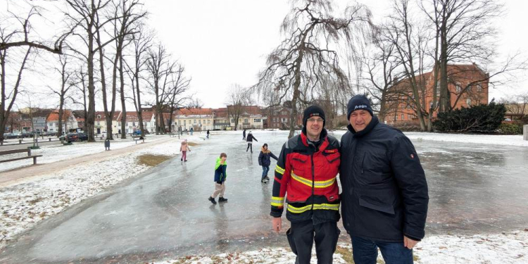 Freiwillige Feuerwehr Ratzeburg ermöglicht sicheres Eisvergnügen