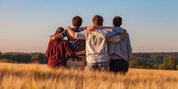 Aufwachsen auf dem Land: Idylle oder Herausforderung? Image by Dim Hou from Pixabay