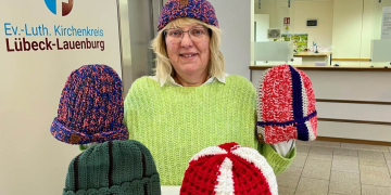 Stricken für Seeleute: Mützen-Challenge nimmt Fahrt auf