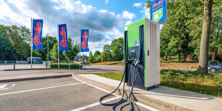 E-Mobilität: famila und Markant bauen Ladeinfrastruktur aus