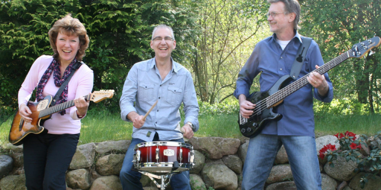 Kultur auf Dorf-Tour am Osterfeuer mit ‚No Frontiers’