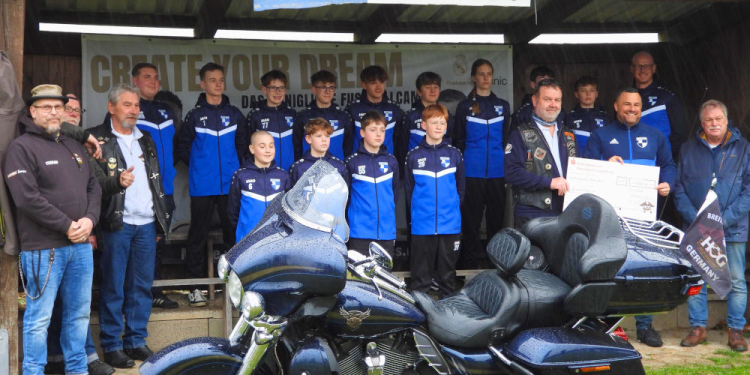 Harley-Davidson Biker spenden für neue Tore für den Breitenfelder SV