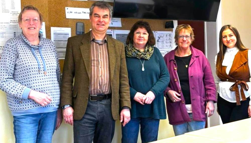 Integrationskurse vor dem Aus: Oliver Brandt besucht educare Institut