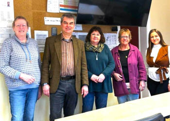 Integrationskurse vor dem Aus: Oliver Brandt besucht educare Institut