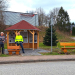 Gespendete Kinderbank am Info-Pavillon installiert