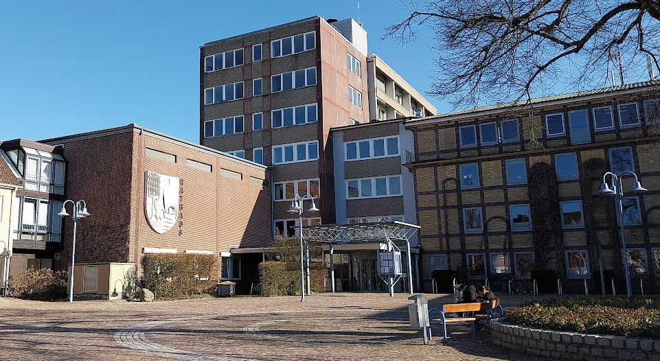 Hoher Sachschaden nach Brand eines Strohlagers