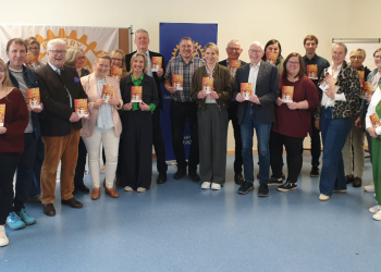 Lesen lernen – Leben lernen: Rotary Clubs übergeben Bücher an über 1.700 Grundschulkinder im Kreis Herzogtum Lauenburg