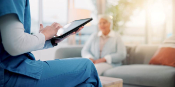 Digitales Know-how für die häusliche Pflege