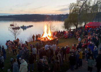 Ratzeburger Osterfeuer bei tollem Wetter