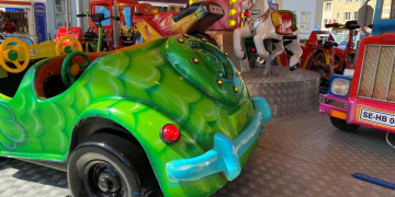 Familienvergnügen von Kinder-Flieger bis Autoscooter