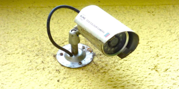 Anbringen von Überwachungskameras an der Bertha-von-Suttner-Schule