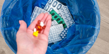 Abgelaufene Arzneimittel gehören in den Hausmüll