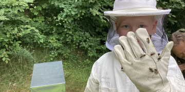 Die Schülerinnen und Schüler der Tanneck Grundschule lernen in der Bienen-AG alles rund um Bienen, Bienenwachs und Honigprodukte, Foto: Tanneck Grundschule