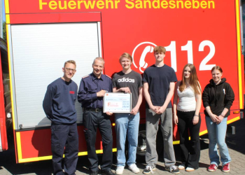 SchülerInnen spenden für die Freiwillige Feuerwehr Sandesneben