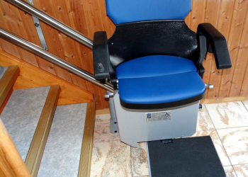 Selbständig Wohnen im Alter – Hilfsmittel, Altersgerecht umbauen, Treppen überwinden mit einem Treppenlift