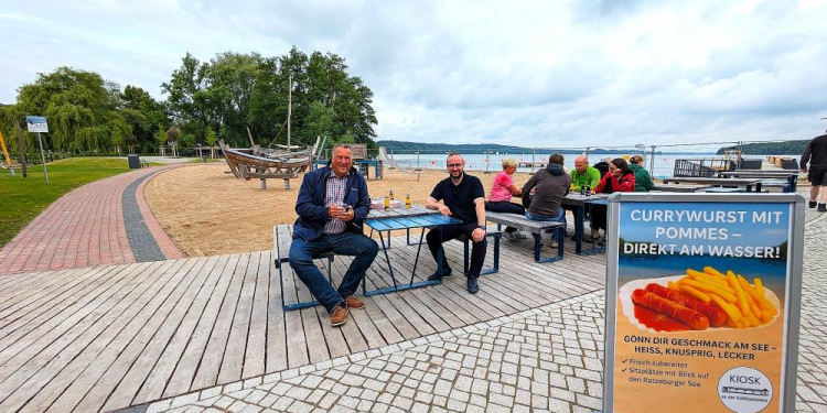 Ratzeburger Strandbad ‚Schlosswiese‘ öffnet für die Kioskbewirtung und den Spielplatz