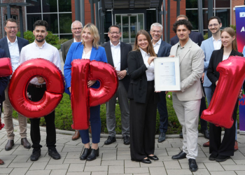 IHK-Sommertour im Kreis Herzogtum Lauenburg: Kreissparkasse ist IHK-TOP-Ausbildungsbetrieb