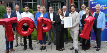 IHK-Sommertour im Kreis Herzogtum Lauenburg: Kreissparkasse ist IHK-TOP-Ausbildungsbetrieb