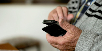 Möllner Seniorenbeirat bietet Handy-Sprechstunde an