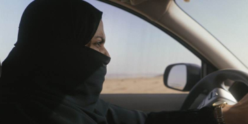 Dokumentation im Kino: ‚Azza – Dem Patriarchat davonfahren‘