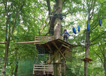 Ein Tag im Kletterpark für Kinder und Jugendliche der Freien Jugendhilfe