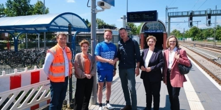 Fahrgäste profitieren von modernisierten Bahnstationen in Schwarzenbek, Müssen und Büchen