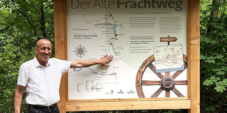 Kreis stellt historische Wegränder am ‚Alten Frachtweg‘ bei Lehmrade wieder her