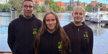 Das Ratzeburger Team des Schleswig-Holstein Schwimmverband bei den Freiwassermeisterschaften in Spandau. (von links) Justus, Marla und Carolin. Foto: hfr
