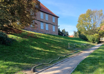 Führung, Sonderausstellung und Kugelbahn im und am A. Paul Weber-Museum