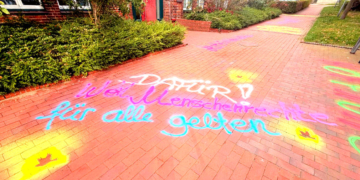 „DAFÜR!“ – Graffiti-Aktion setzt Zeichen für Vielfalt und Miteinander